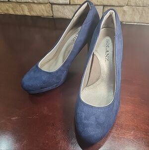 NWOB -SOLANZ Blue Vegan Suede Women's Size 7.5M Pumps Career Elegant 3.5" Heel